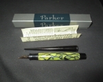 parker_fountain_pen_marble_stand3