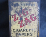 zig_zag_cigarette_paper_dispenser2