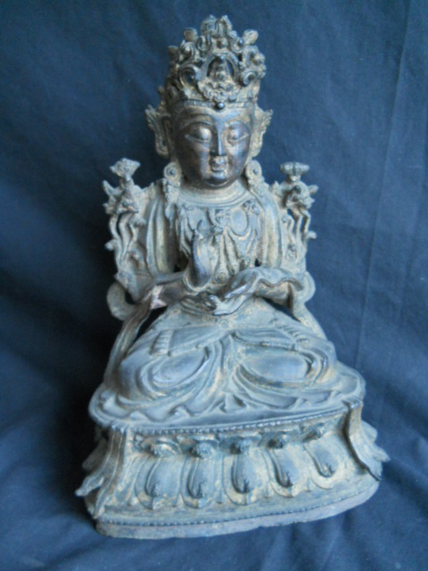 17th or 18th Century Chinese bronze Buddha figure